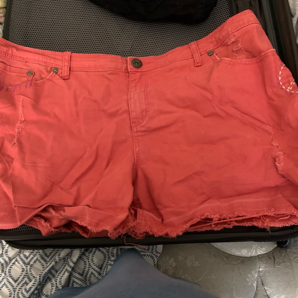 Coral size 18 Avenue jean shorts